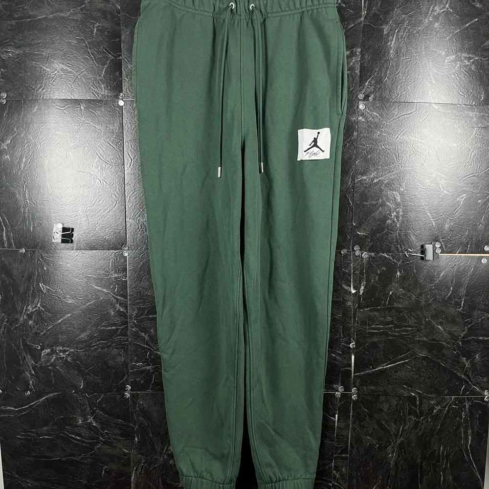 Jordan Men's Green Sweatpants Jogger Small